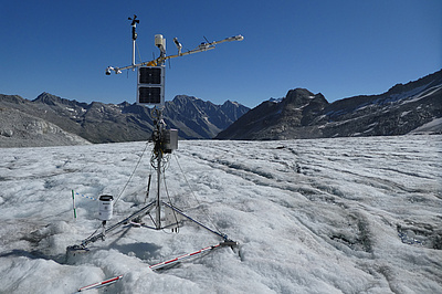 Automatische Wetterstation auf dem Adamello-Gletscher